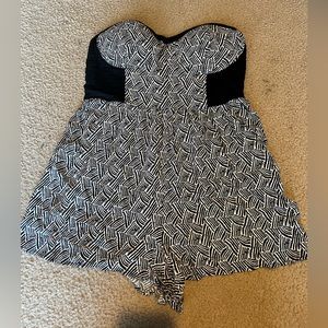 strapless neck heart line romper